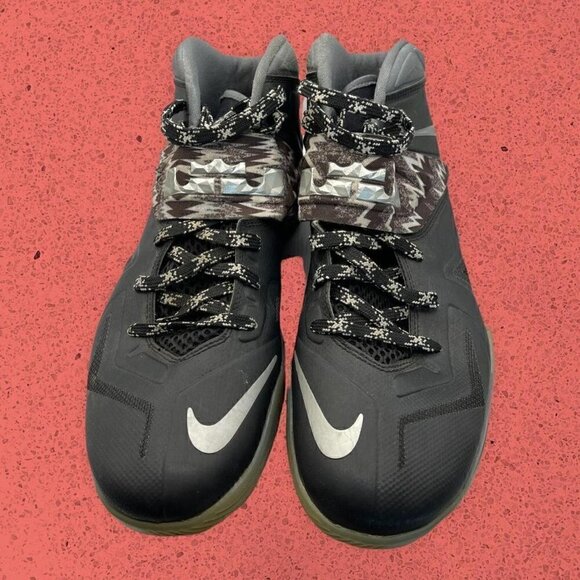 Lebron James VII Nike basketball shoes - Picture 2 of 5